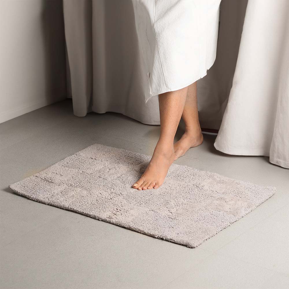 Checkered Reversible Tufted Bathmat - Light Grey - Image 6