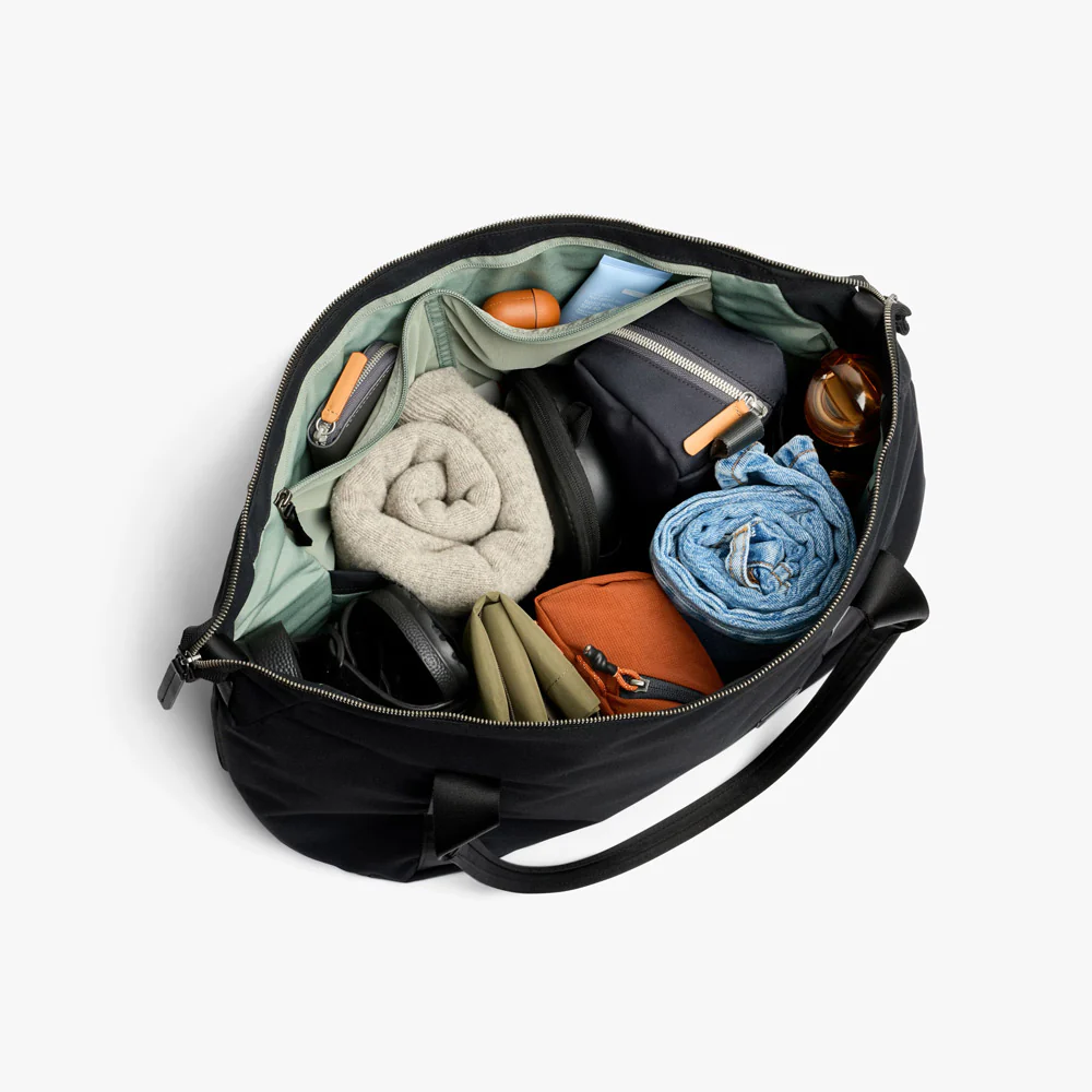 Classic Getaway Bag 28L - Black - Image 4