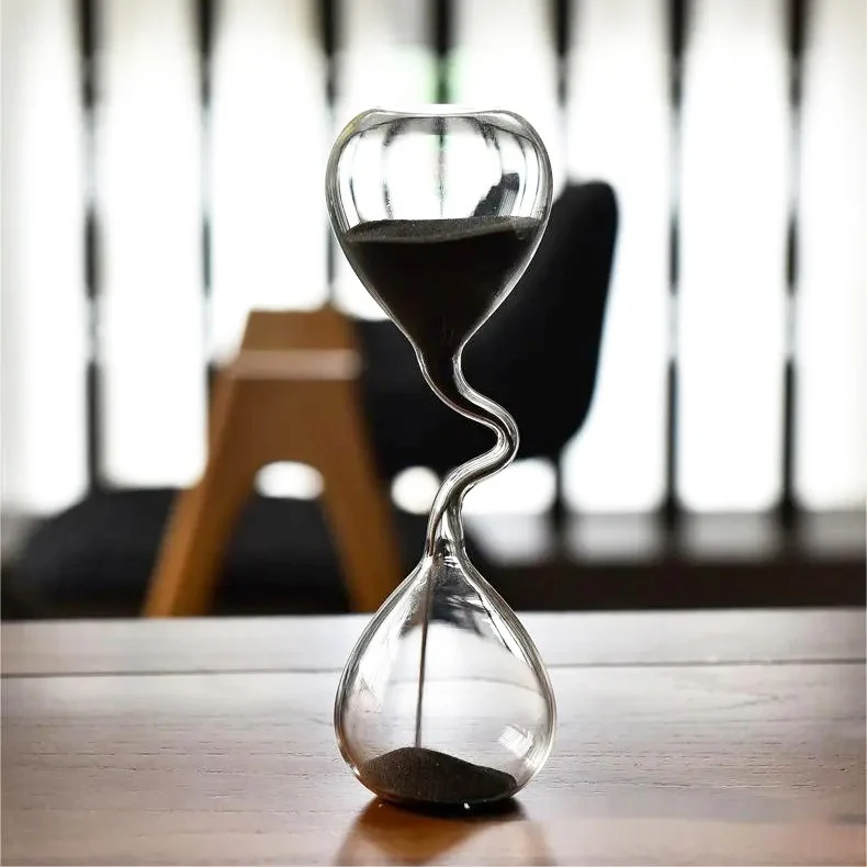 Dali Curved Neck Hourglass Medium - Black - Image 6
