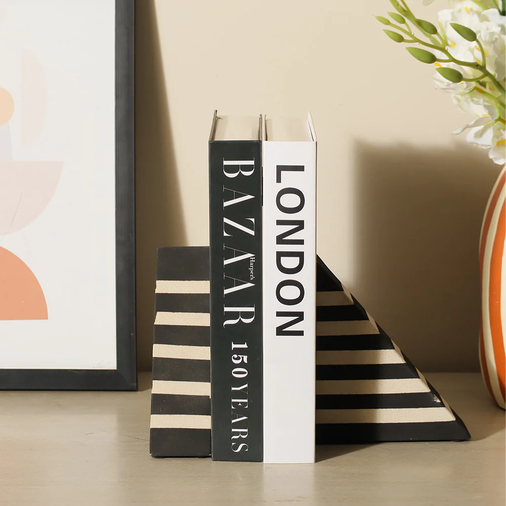 Erza Small Bookends, Set of 2 - Monochrome - Image 3