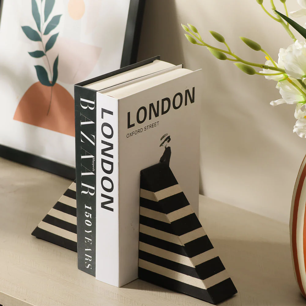 Erza Small Bookends, Set of 2 - Monochrome - Image 4