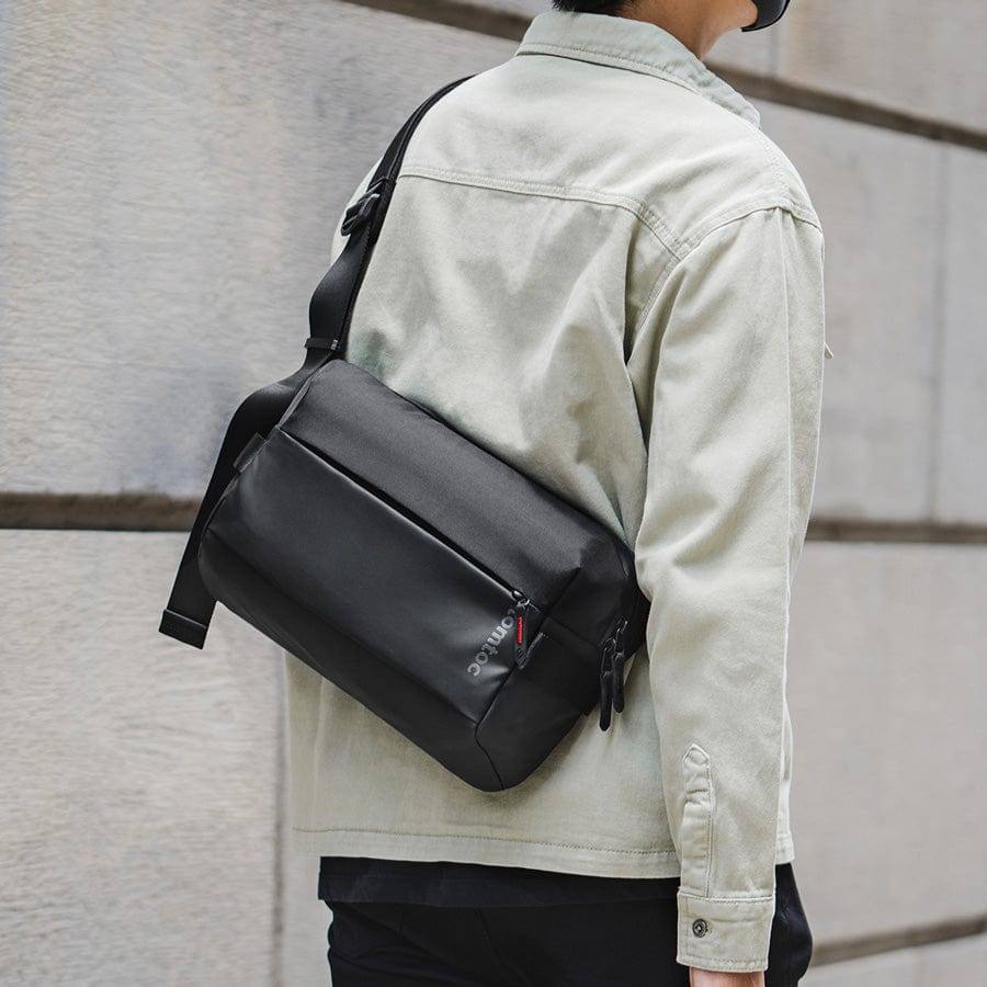 Explorer Sling Bag Medium - Black