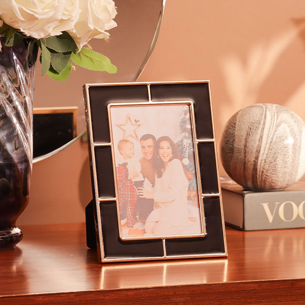 Gala Photo Frame Medium - Black Gold - Image 4
