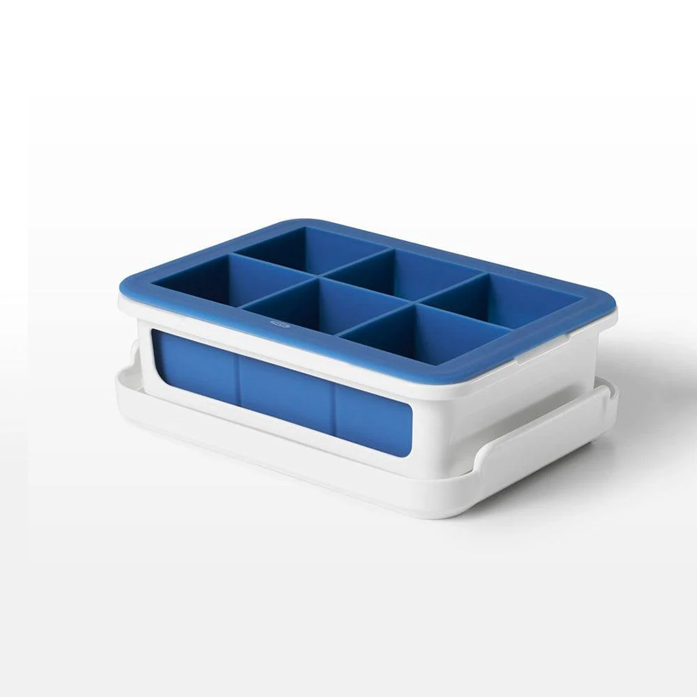 Good Grips Ice Cube Tray with Lid - Large Cubes - Image 4