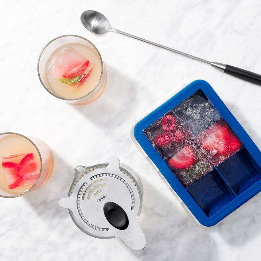 Good Grips Ice Cube Tray with Lid - Large Cubes - Image 7