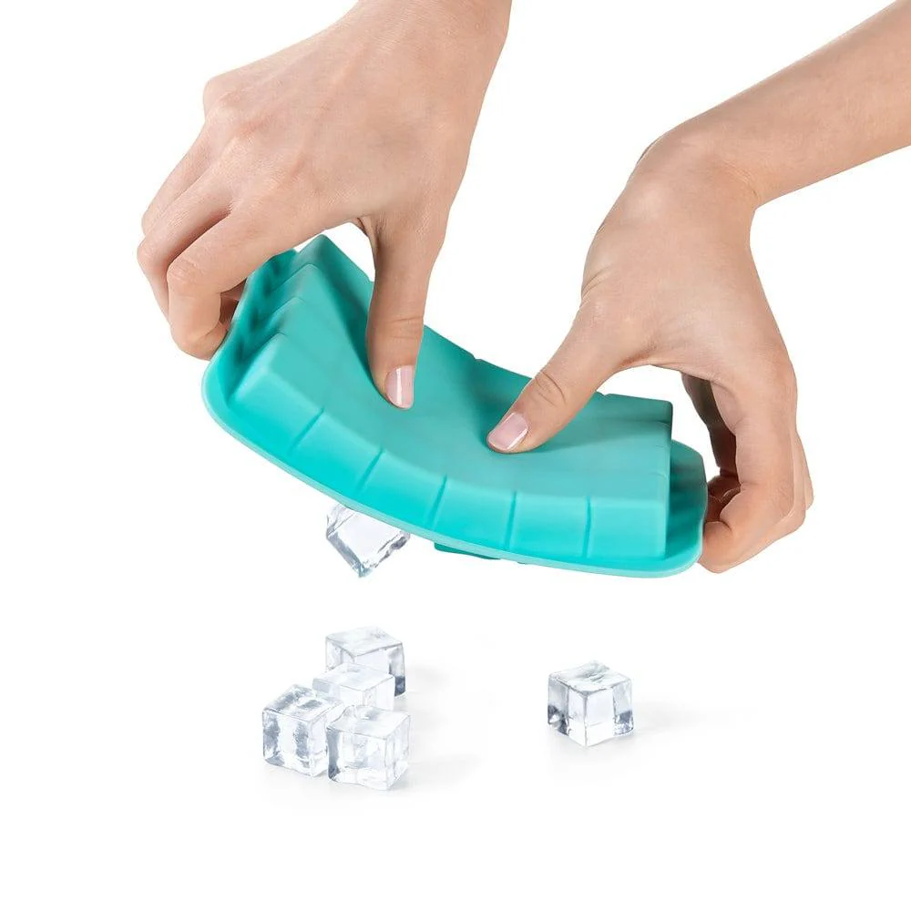 Good Grips Ice Cube Tray with Lid - Small Cubes - Image 7
