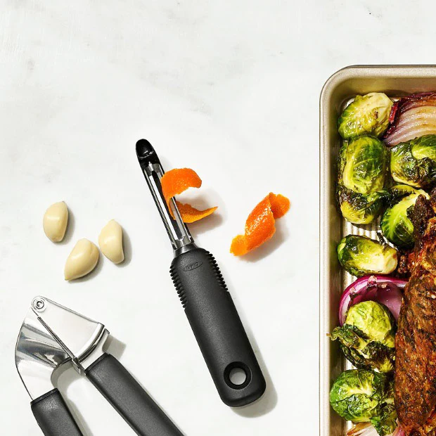 Good Grips Swivel Peeler - Image 4