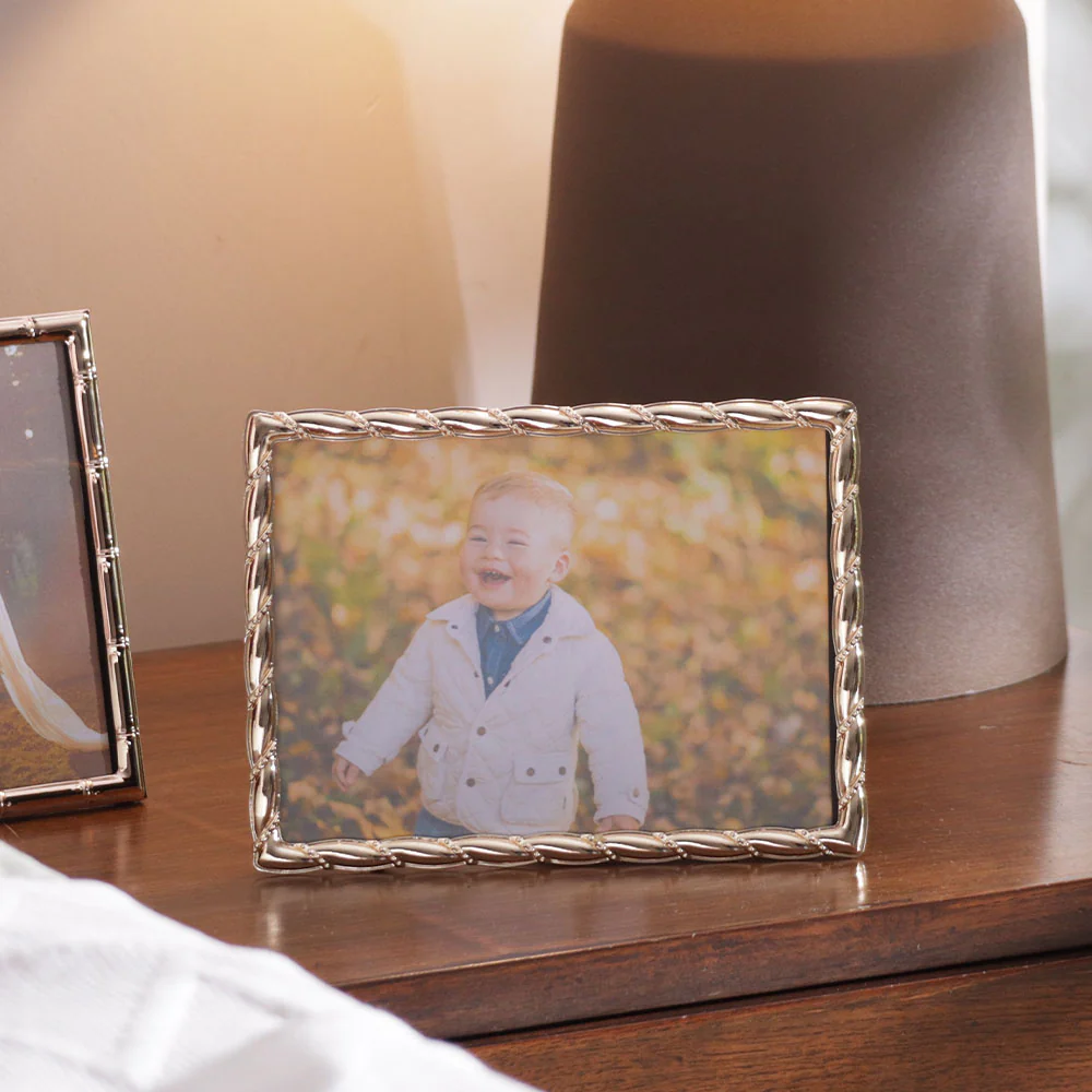 Helix Metal Photo Frame Large - Gold - Image 3