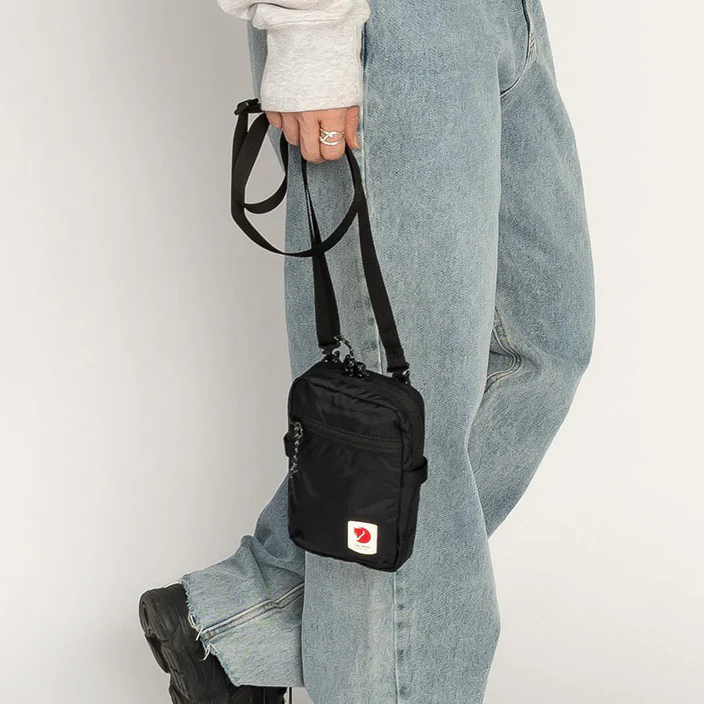 High Coast Pocket - Black - Image 2