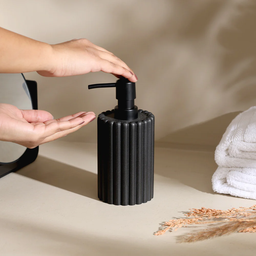 Ibaki Soap Dispenser - Speckled Black - Image 2