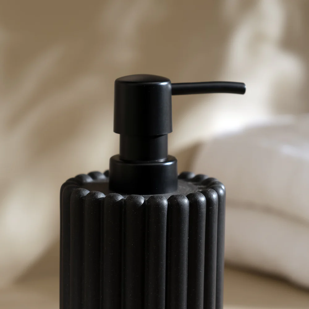 Ibaki Soap Dispenser - Speckled Black - Image 4