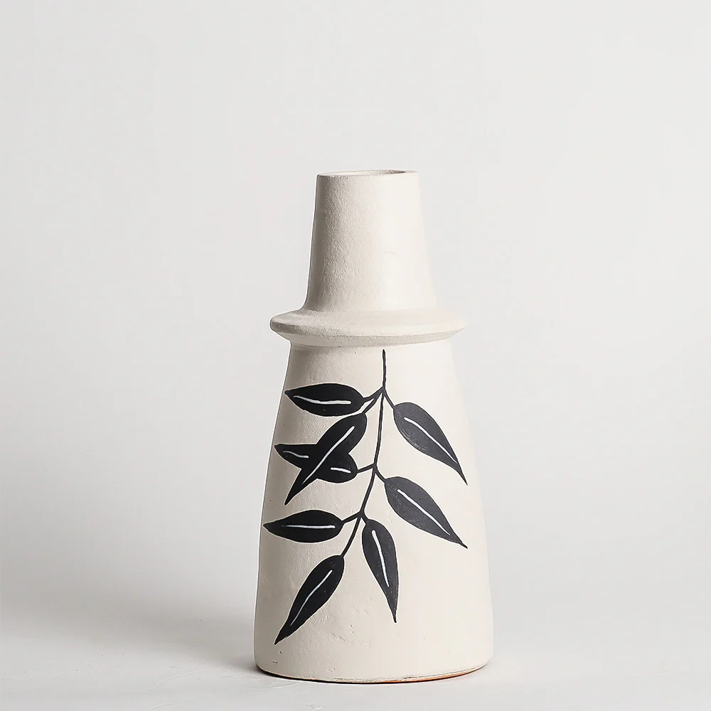 Leaf Terracotta Vase Medium - Ivory Black - Image 3