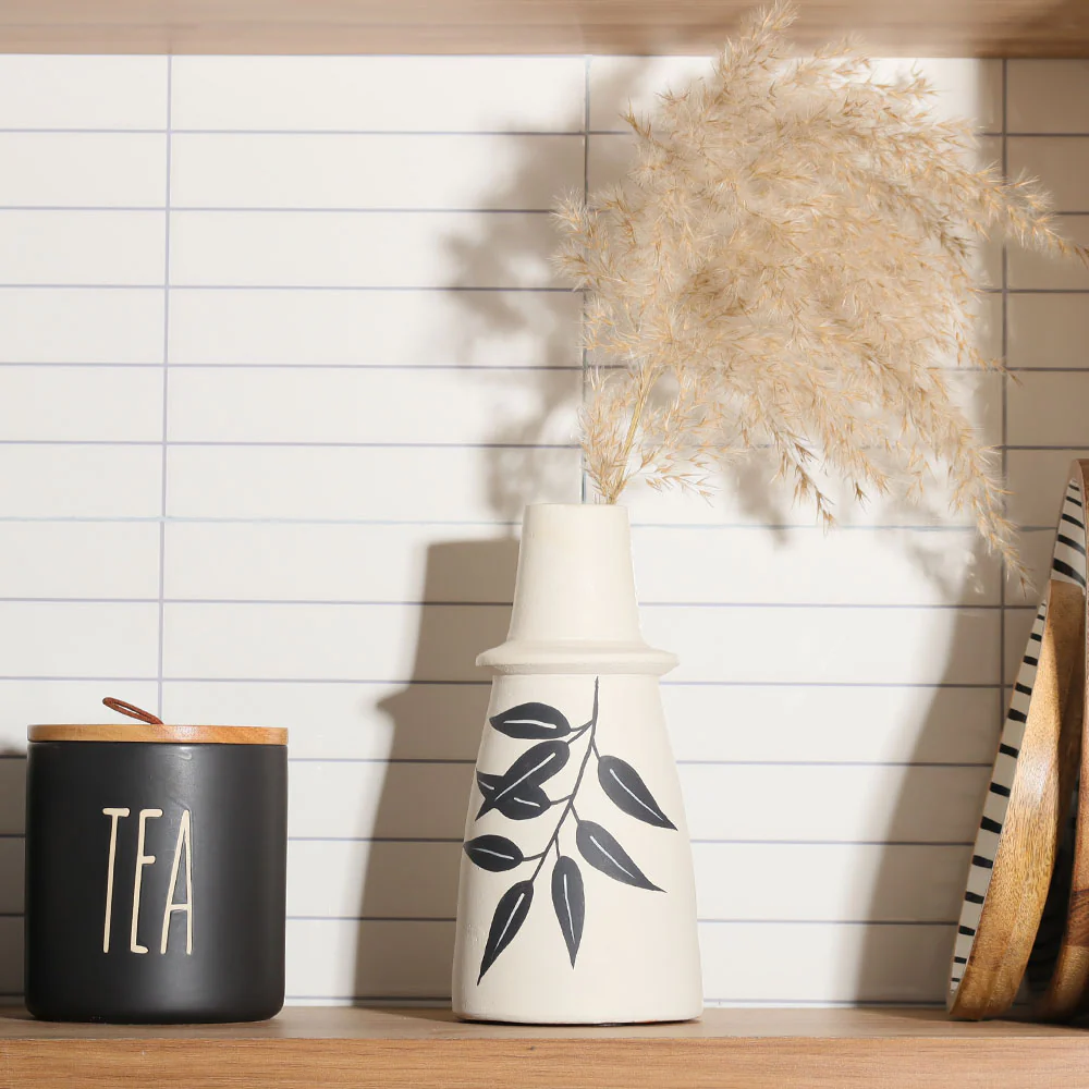 Leaf Terracotta Vase Medium - Ivory Black - Image 4