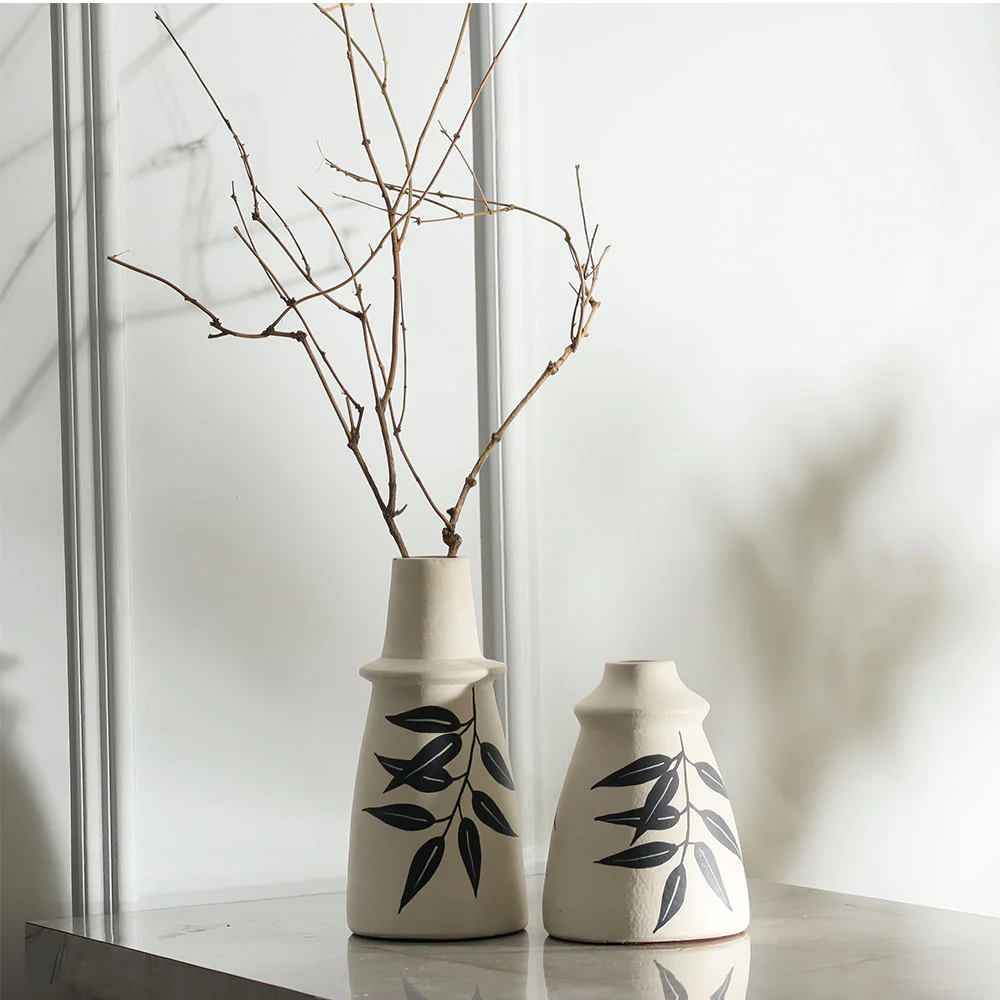 Leaf Terracotta Vase Medium - Ivory Black - Image 5