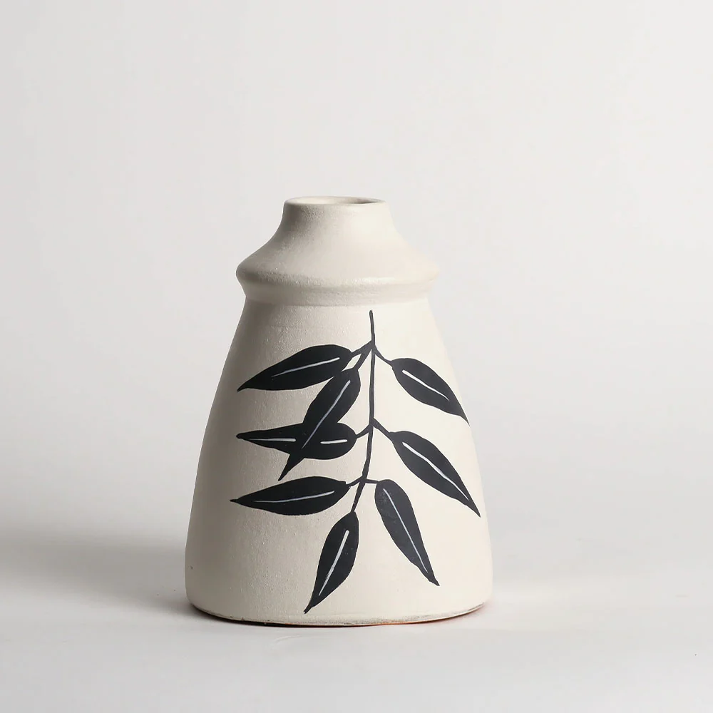 Leaf Terracotta Vase Short - Ivory Black - Image 3