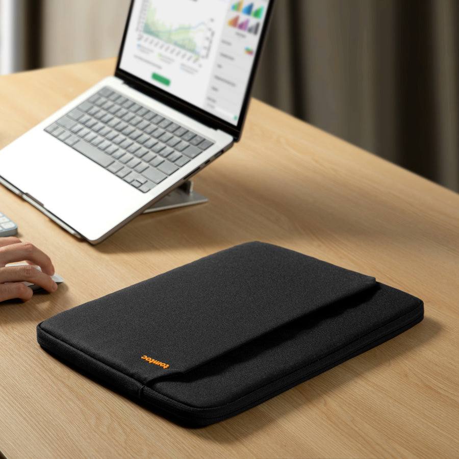 Light A18 Laptop Sleeve - Black for 15 Inch - Image 8