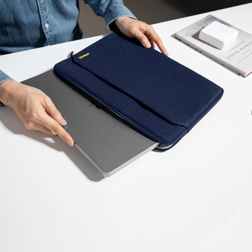 Light A18 Laptop Sleeve - Navy for 15 Inch - Image 6