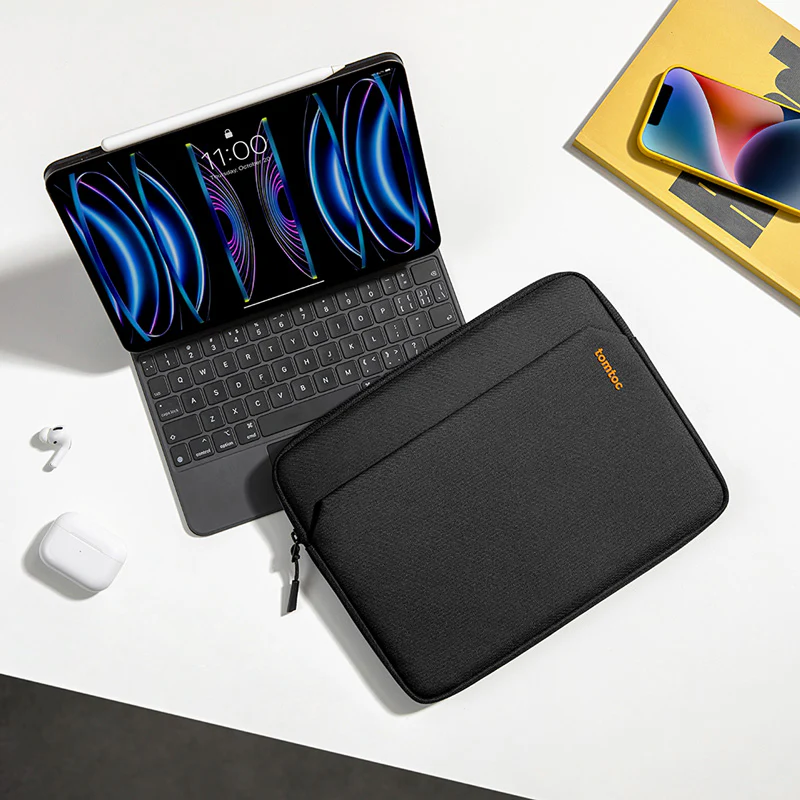 Light B18 Tablet Sleeve - Black 12.9 Inch - Image 12