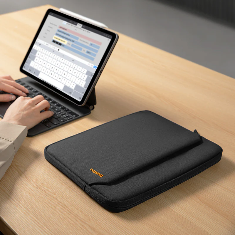 Light B18 Tablet Sleeve - Black 12.9 Inch - Image 13