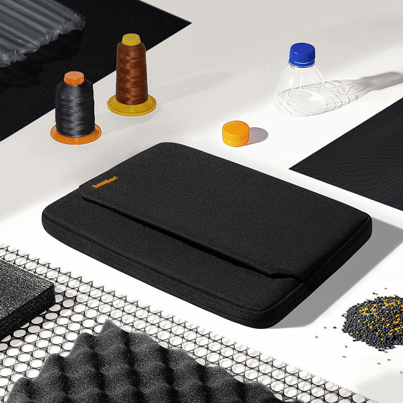 Light B18 Tablet Sleeve - Black 12.9 Inch - Image 17