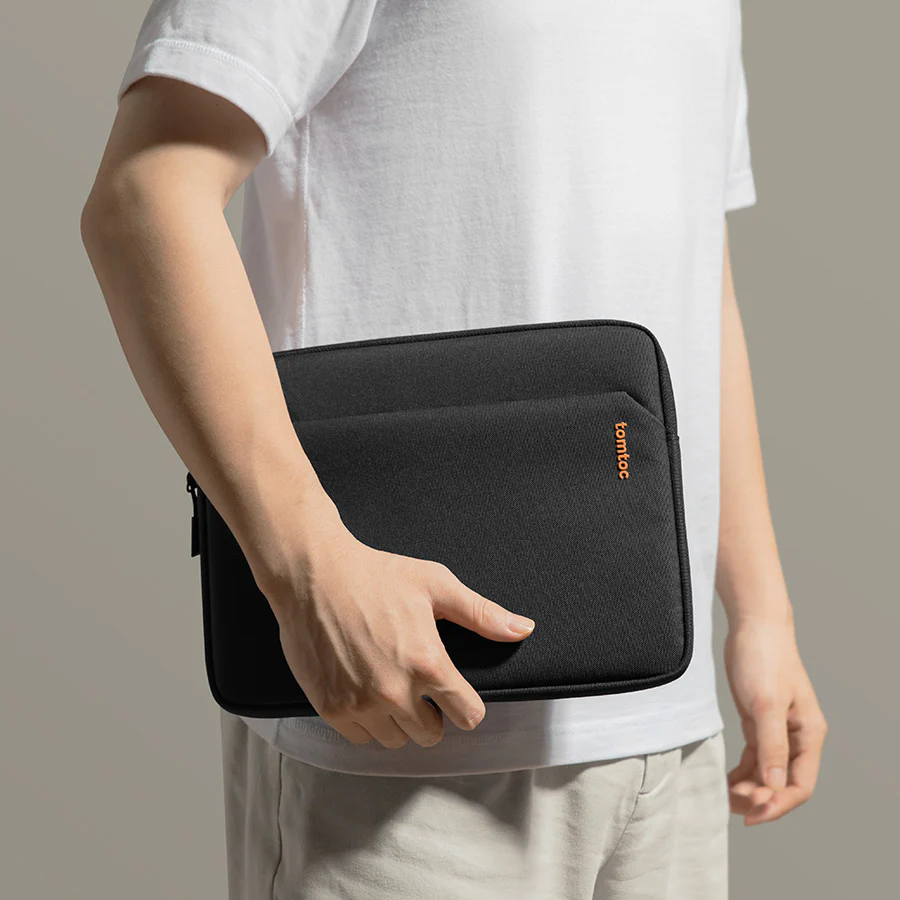 Light B18 Tablet Sleeve - Black 12.9 Inch - Image 9