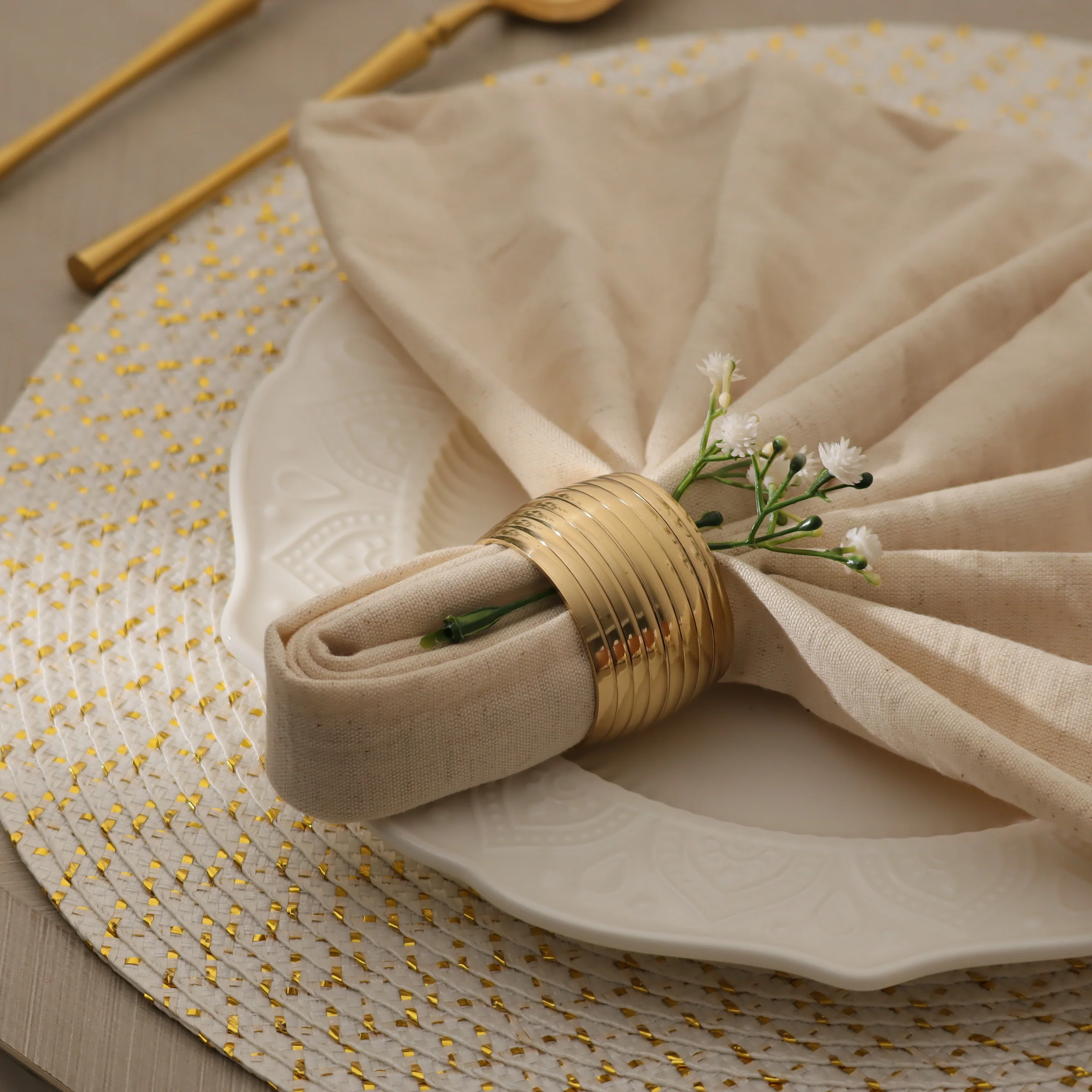 Lines Brass Napkin Rings, Set of 6 - Gold - Image 4