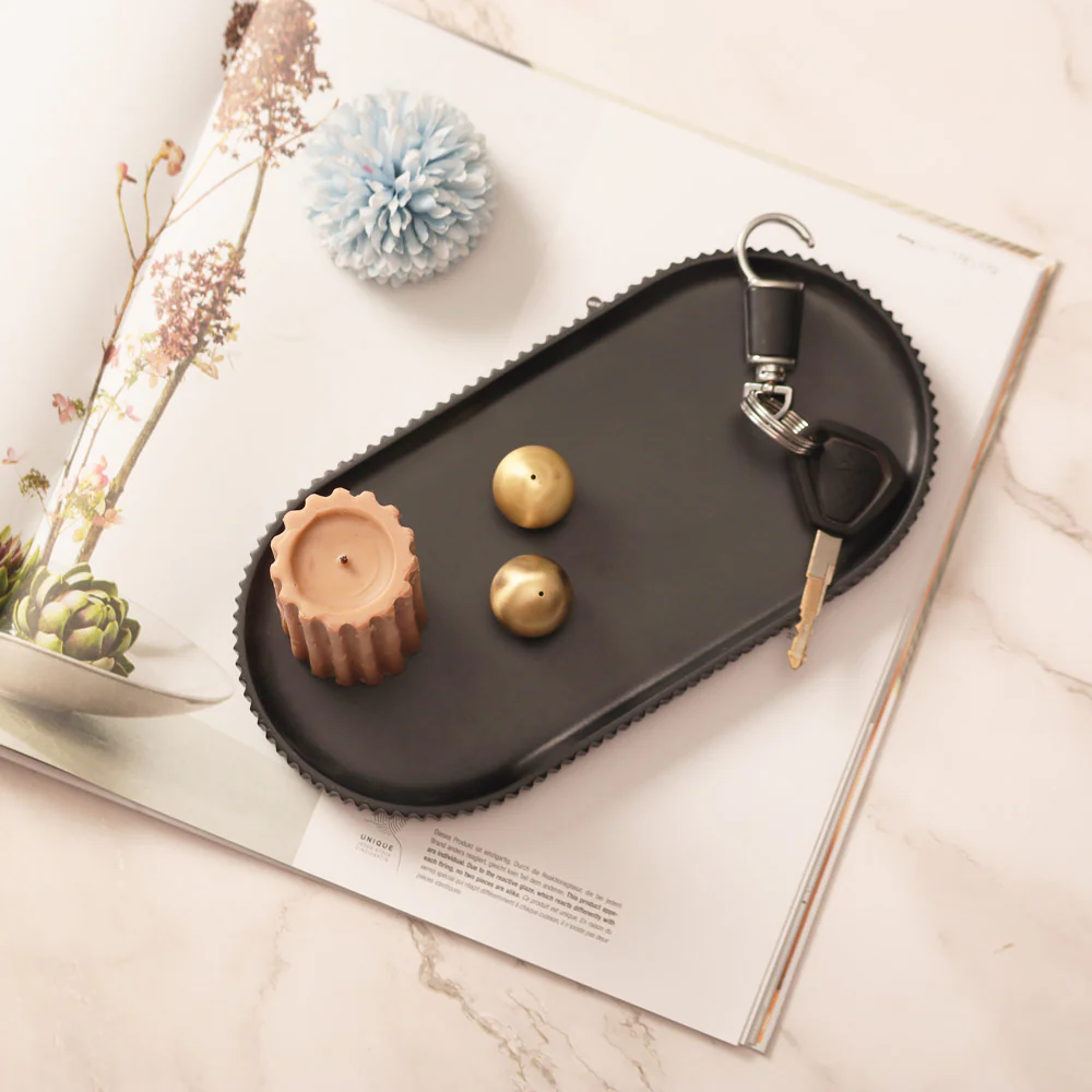 Lines Oval Tray - Black - Image 2