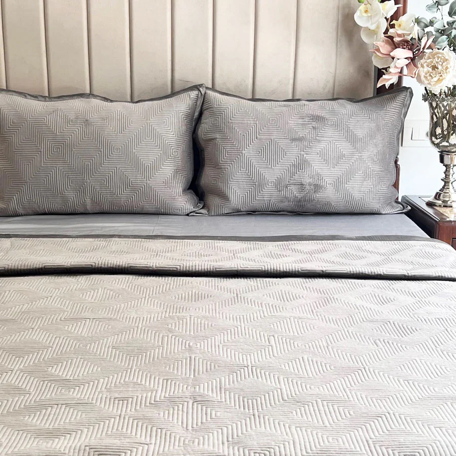 Maze Velvet Bedspread - Dark Grey - Image 2