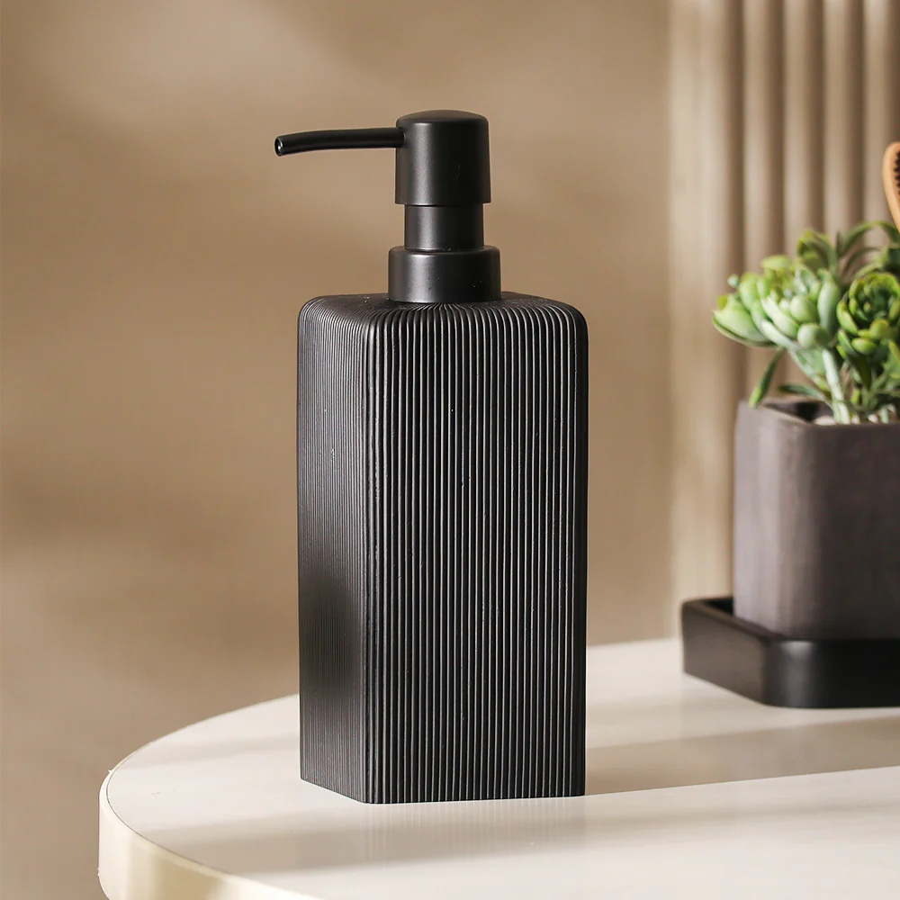 Midori Soap Dispenser - Black - Image 2