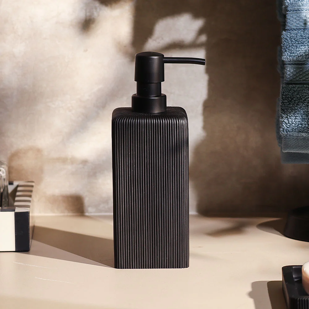 Midori Soap Dispenser - Black - Image 3
