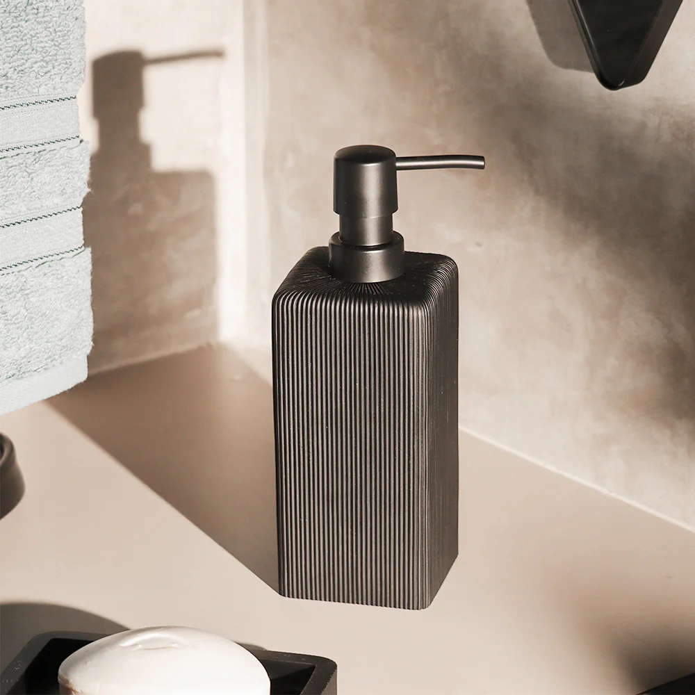 Midori Soap Dispenser - Black - Image 5