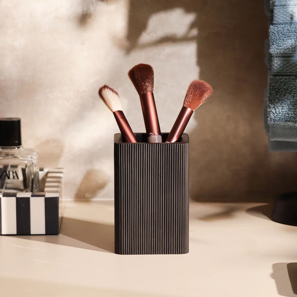 Midori Toothbrush Tumbler - Black - Image 5