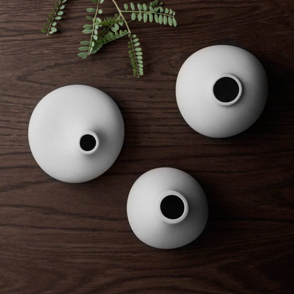 Nona Porcelain Mini Vases, Set of 3 - Micro Chip - Image 4