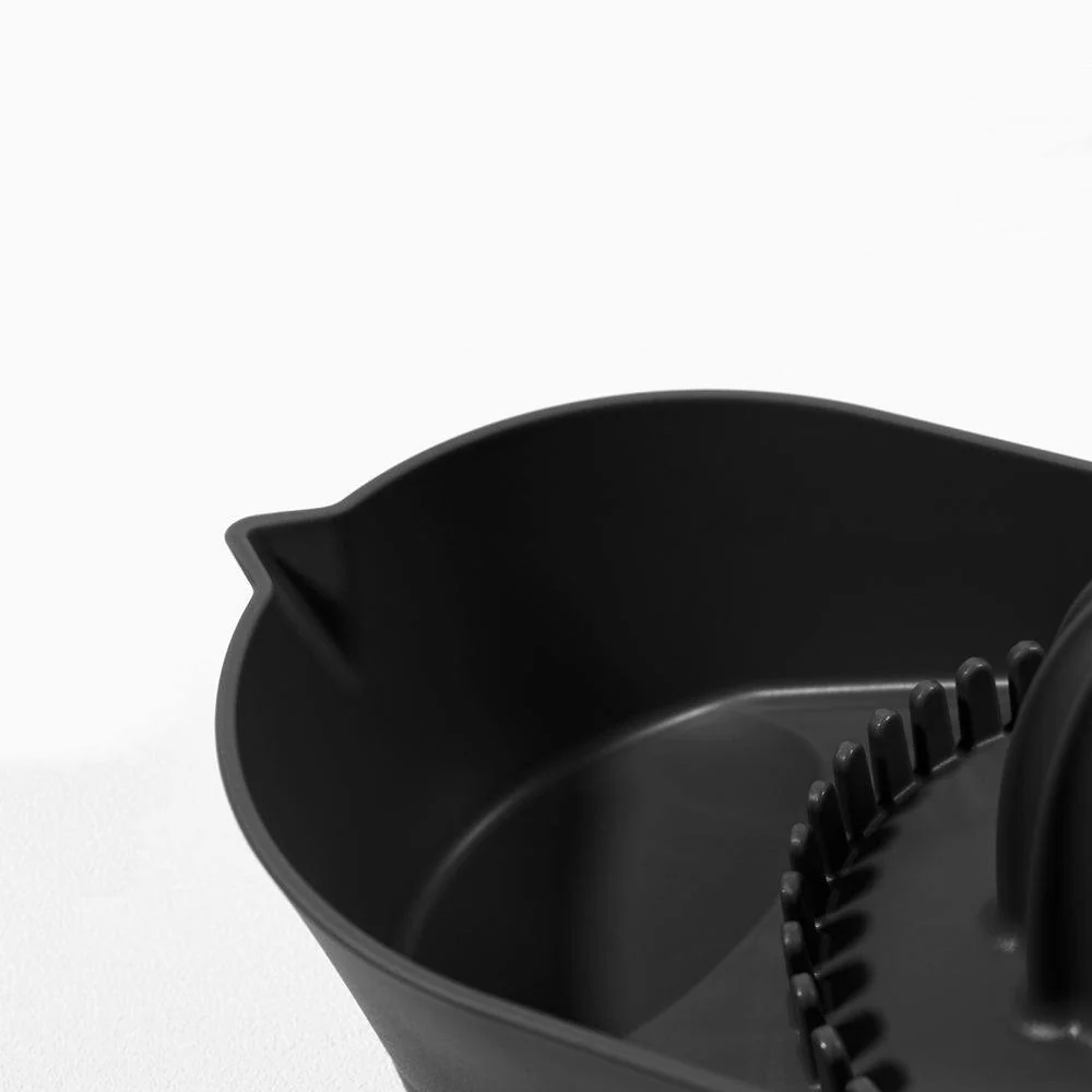 Oblo Citrus Juicer - Carbon Black - Image 7