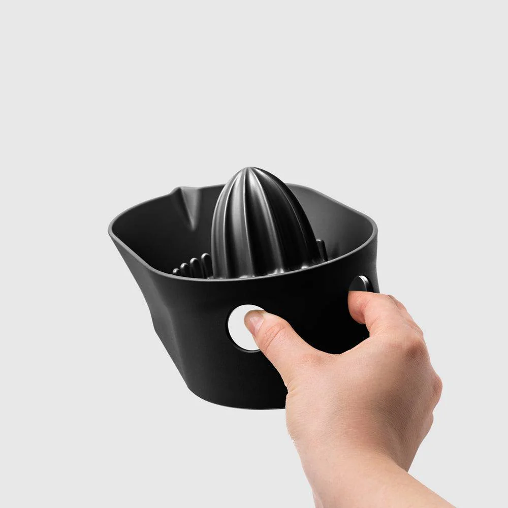 Oblo Citrus Juicer - Carbon Black - Image 9