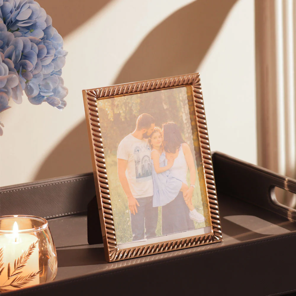 Ruffle Metal Photo Frame Large - Gold - Image 4