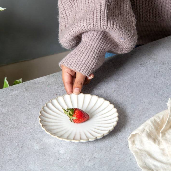 Scallop Dessert Plate - Ivory