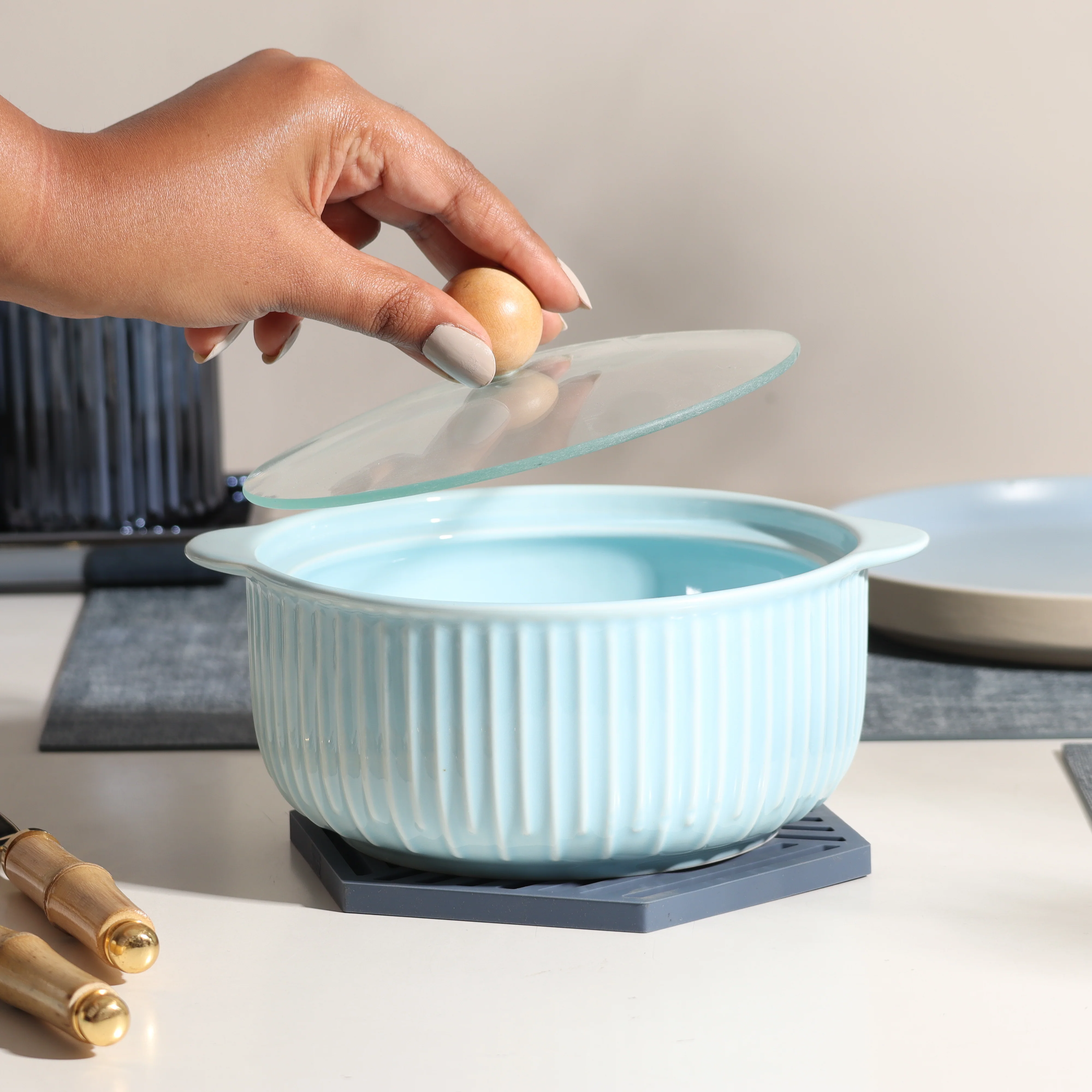 Shire Ceramic Serving Pot with Glass Lid - Sky Blue - Image 4