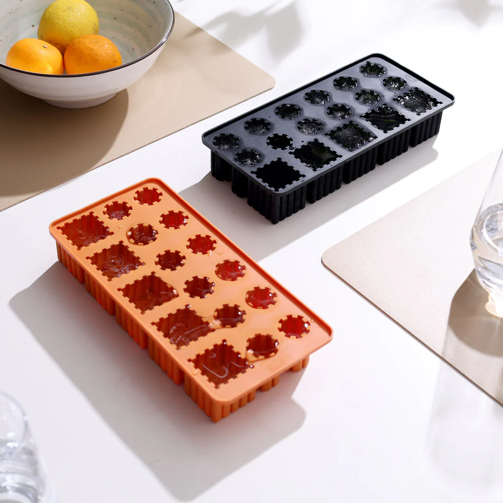 Singles Ice Cube Tray - Black - Image 4