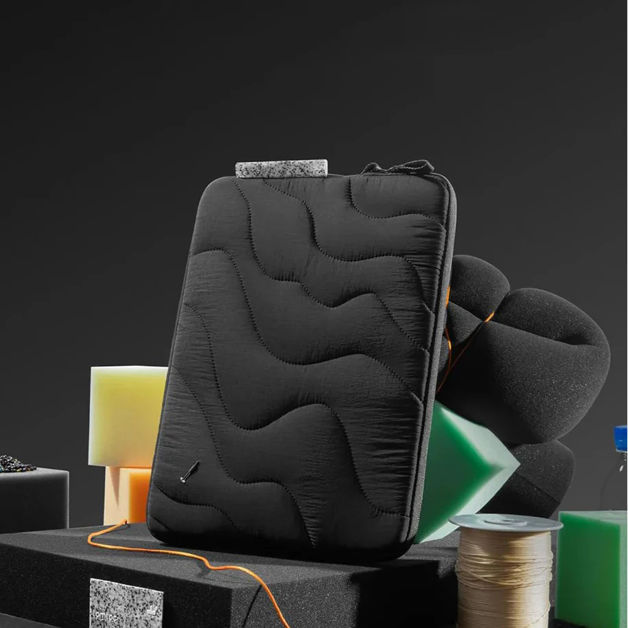Terra A27 Laptop Sleeve - Lavascape Black 15 inch - Image 3